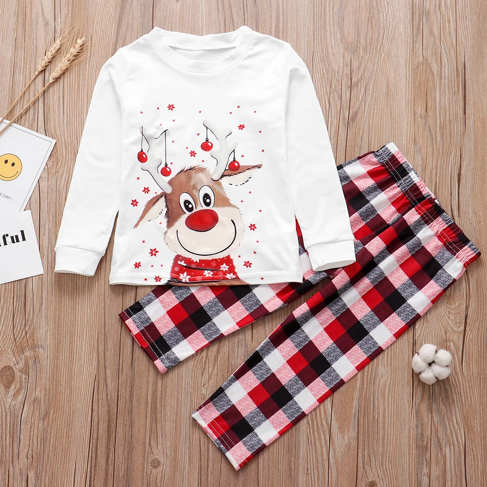 Pyjama de Noël enfant : haut blanc renne et pantalon à carreaux rouges et noirs