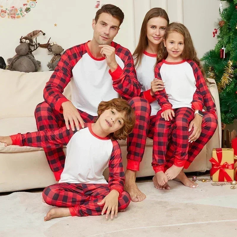 Pyjama de Noël famille à carreaux rouges et noirs